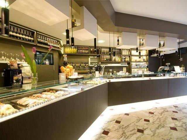 Locale Commerciale in vendita a Sant'Anna, Bagni Di Lucca Ponte