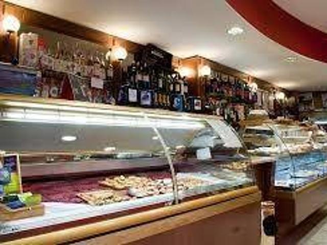Locale Commerciale in vendita a San Concordio, Bagni Di Lucca Ponte