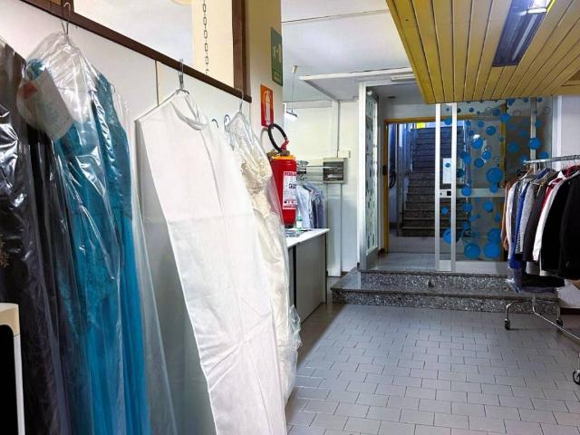 Locale Commerciale in vendita a Comunità Montana Valli del Verbano, Luino