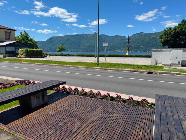 Locale Commerciale in vendita a Comunità Montana Valli del Verbano, Luino
