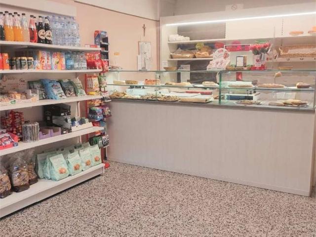 Locale Commerciale in vendita a Marche, Pesaro E Urbino