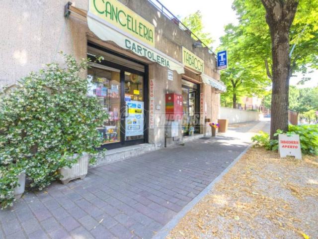 Locale Commerciale in vendita a Santa Croce, Marche