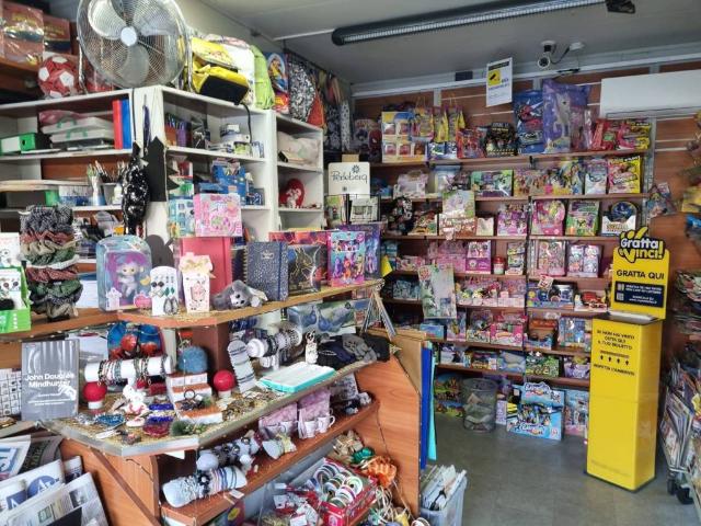 Locale Commerciale in vendita a Magenta, Lombardia