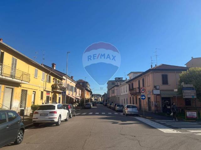 Locale Commerciale in vendita a Magenta, Lombardia
