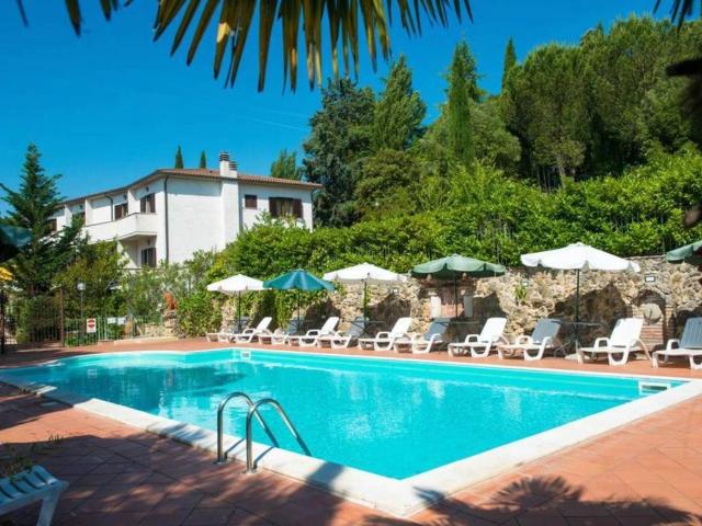 Locale Commerciale in vendita a Magione, Umbria