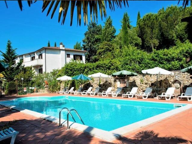 Locale Commerciale in vendita a Magione, Umbria