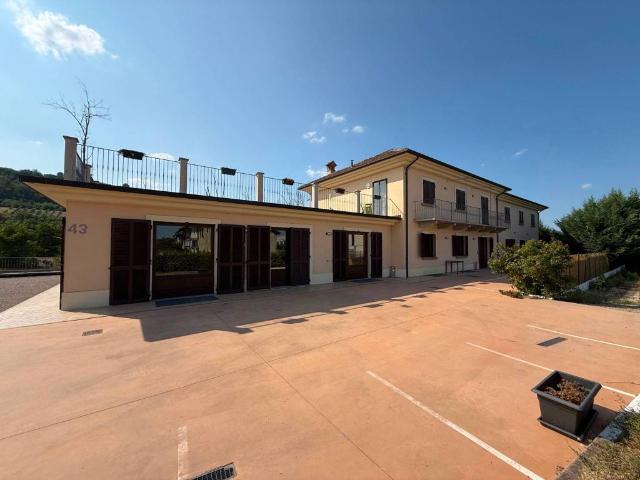 Locale Commerciale in vendita a Piemonte, Cuneo