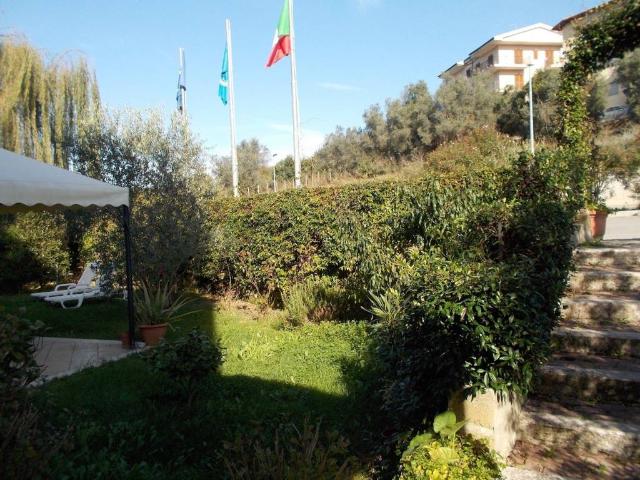 Locale Commerciale in vendita a Unione di Comuni Montani Colline del Fiora, Manciano