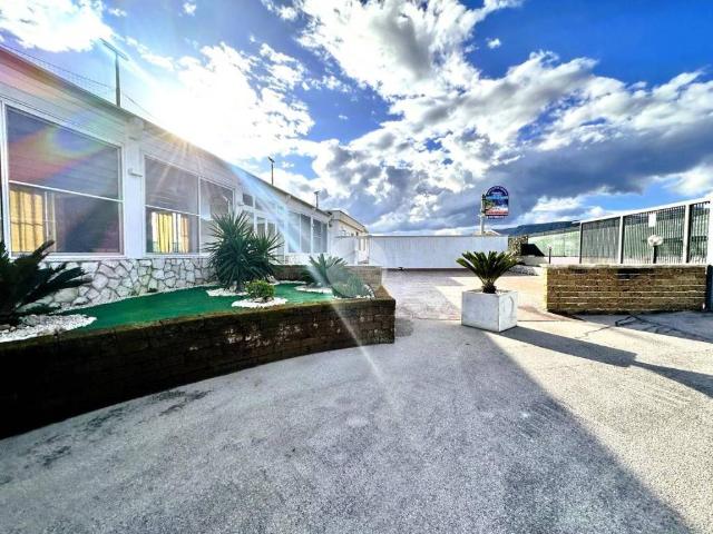 Locale Commerciale in vendita a Quartiere ANAS, Puglia