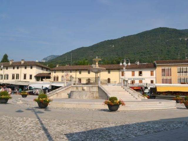 Locale Commerciale in vendita a Maniago, Friuli-Venezia Giulia