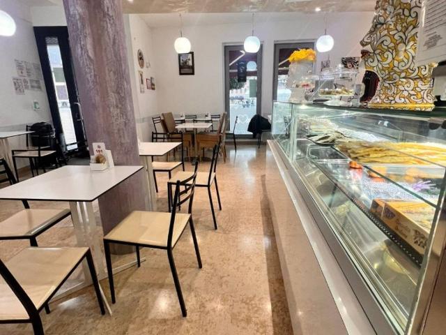 Locale Commerciale in vendita a Maniago, Friuli-Venezia Giulia