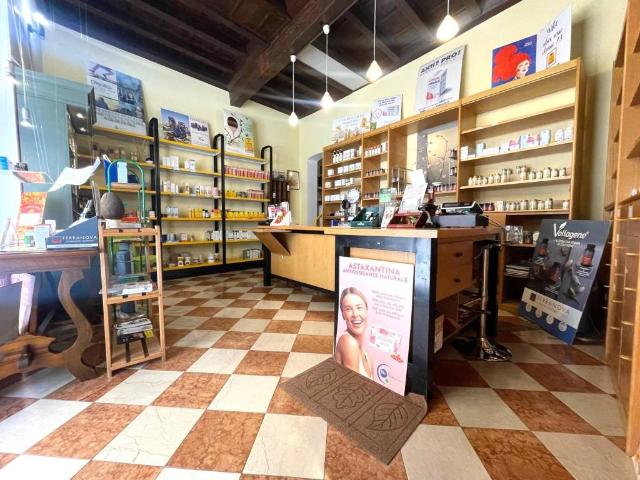 Locale Commerciale in vendita a Valletta Paiolo, San Giorgio Di Mantova