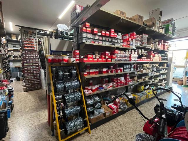 Locale Commerciale in vendita a San Giorgio Bigarello, San Giorgio Di Mantova