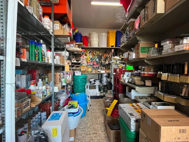 Locale Commerciale in vendita a San Giorgio Bigarello, San Giorgio Di Mantova