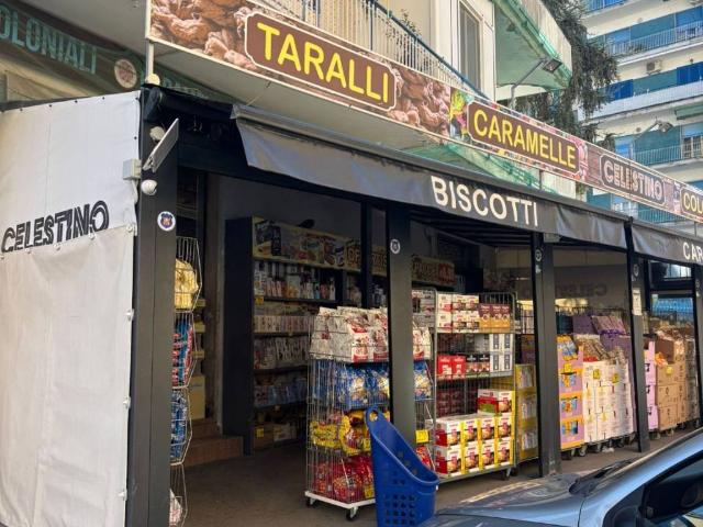 Locale Commerciale in vendita a Marano Di Napoli, Campania