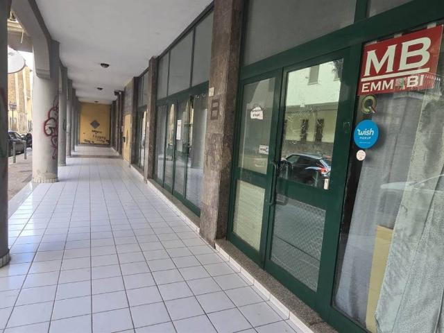Locale Commerciale in vendita a Pagani di Marcianise, Marcianise