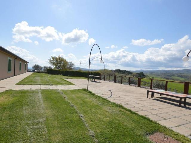 Locale Commerciale in vendita a Marsciano, Umbria