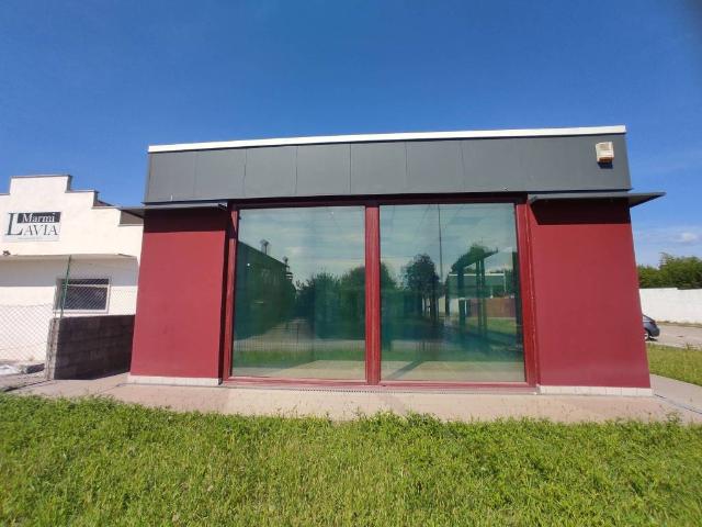 Locale Commerciale in vendita a Martignacco, Friuli-Venezia Giulia