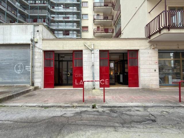 Locale Commerciale in vendita a Puglia, Taranto