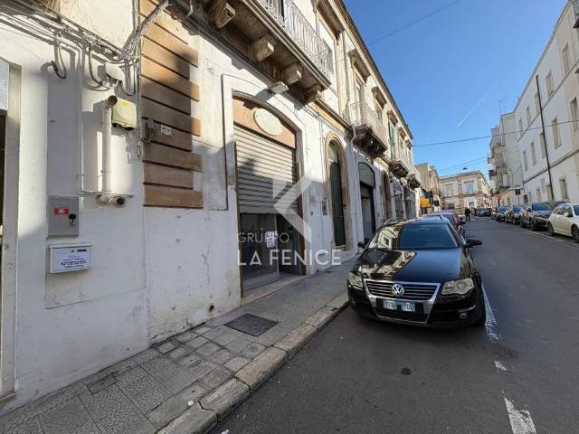 Locale Commerciale in vendita a Puglia, Taranto