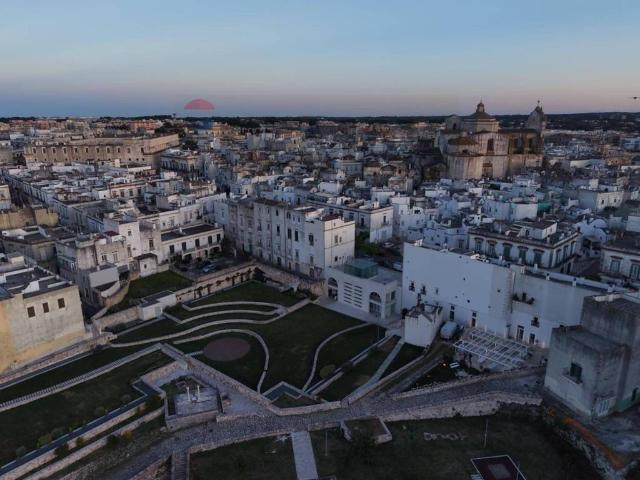 Locale Commerciale in vendita a Puglia, Taranto