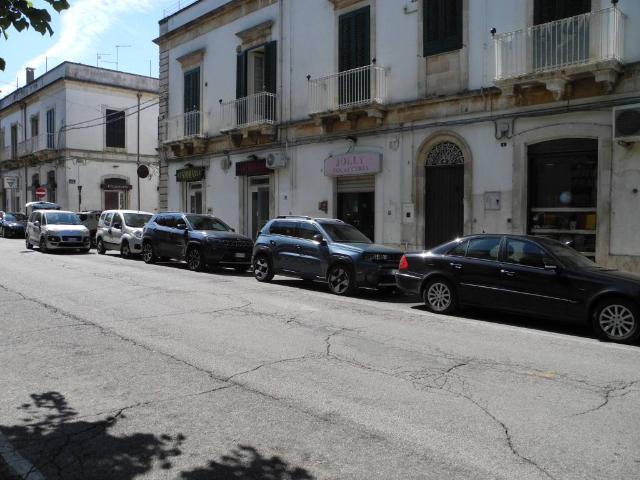 Locale Commerciale in vendita a Puglia, Taranto