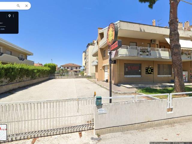 Locale Commerciale in vendita a Unione dei Comuni della Val Vibrata, Martinsicuro