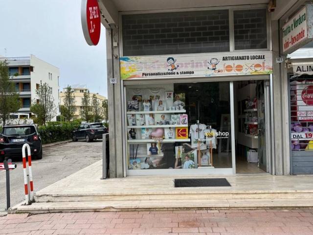 Locale Commerciale in vendita a Unione dei Comuni della Val Vibrata, Martinsicuro