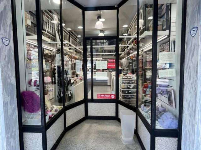 Locale Commerciale in vendita a Rinchiostra, Marina Di Massa