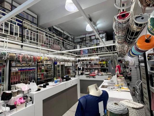 Locale Commerciale in vendita a Rinchiostra, Marina Di Massa