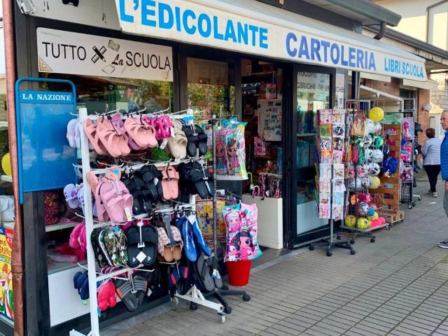 Locale Commerciale in vendita a Marina Di Massa, Toscana