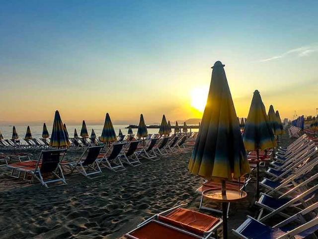 Locale Commerciale in vendita a Marina di Massa, Marina Di Massa