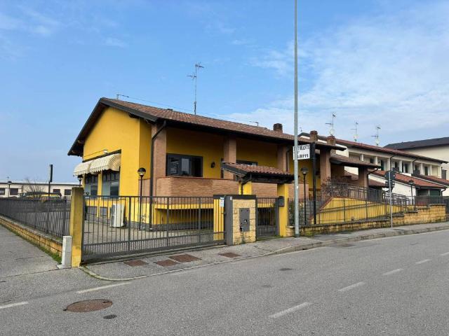 Locale Commerciale in vendita a Massalengo, Lombardia