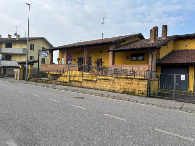 Locale Commerciale in vendita a Massalengo, Lombardia