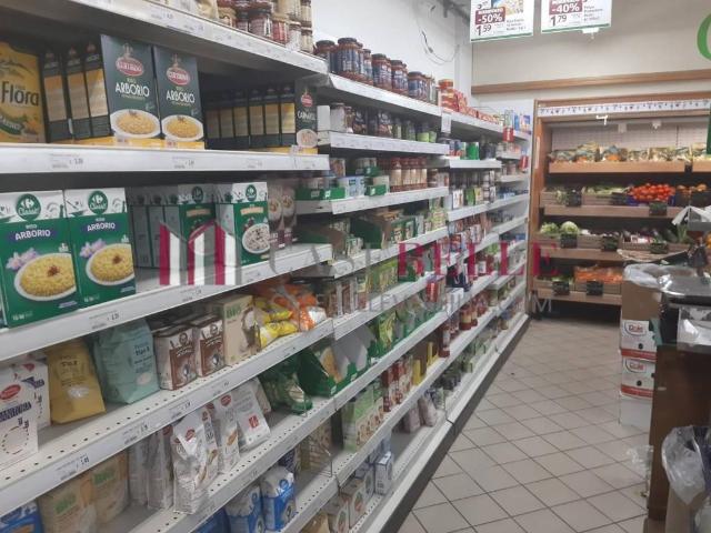 Locale Commerciale in vendita a Bozzano, Massarosa