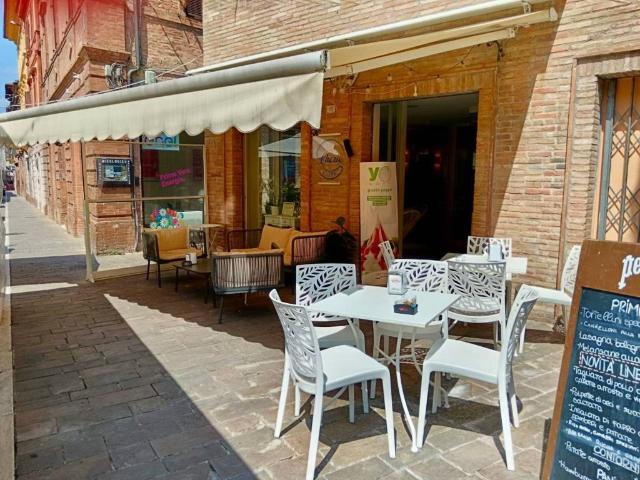 Locale Commerciale in vendita a Marche, Macerata