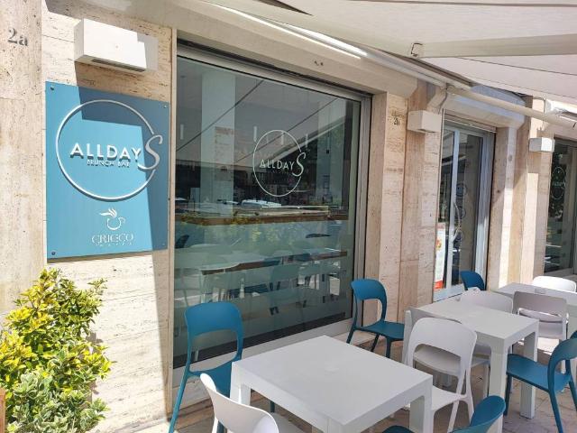 Locale Commerciale in vendita a Piazza Guglielmo Marconi Ex Mercato Ortofrutticolo, Matera
