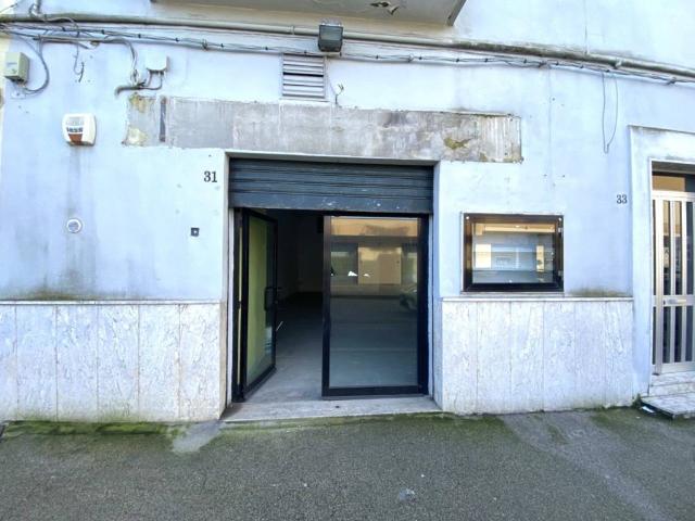 Locale Commerciale in vendita a Rione Spine Bianche, Matera