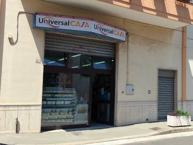 Locale Commerciale in vendita a Puglia, Lecce