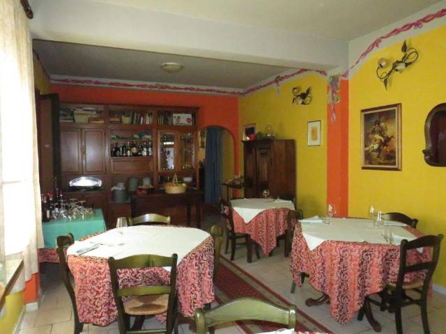 Locale Commerciale in vendita a Mede, Lombardia