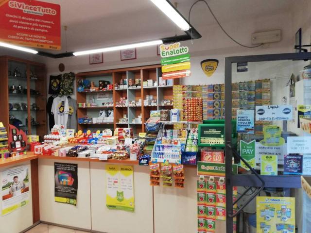 Locale Commerciale in vendita a Nuovo Circondario Imolese, Medicina