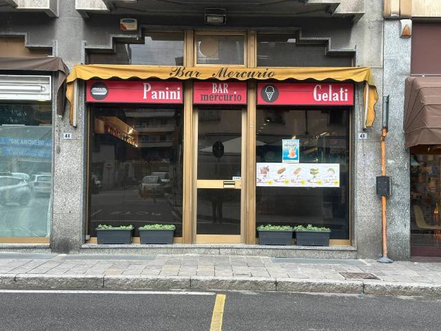 Locale Commerciale in vendita a Melegnano, Lombardia