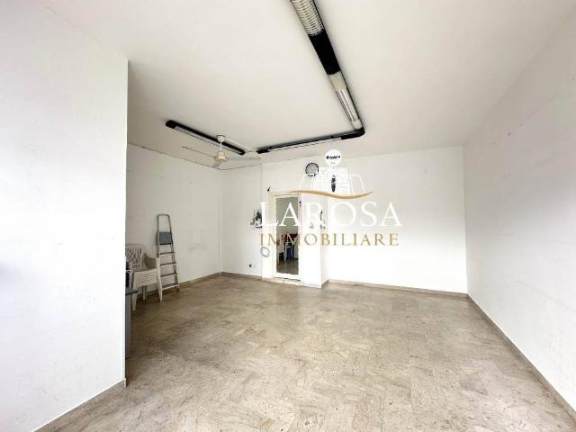 Locale Commerciale in vendita a Puglia, Lecce