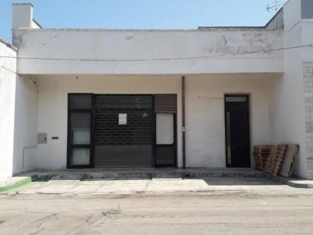 Locale Commerciale in vendita a Puglia, Lecce