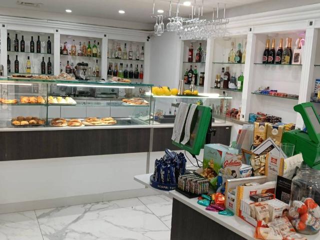 Locale Commerciale in vendita a Rione 219, Melito Di Napoli