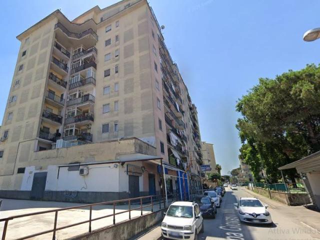 Locale Commerciale in vendita a Melito Di Napoli, Campania