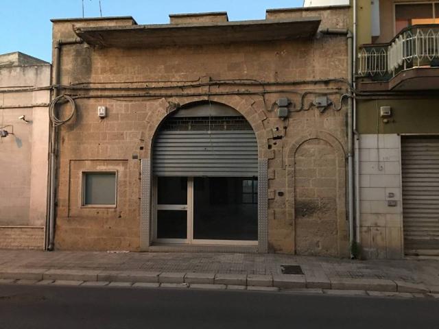 Locale Commerciale in vendita a Puglia, Brindisi