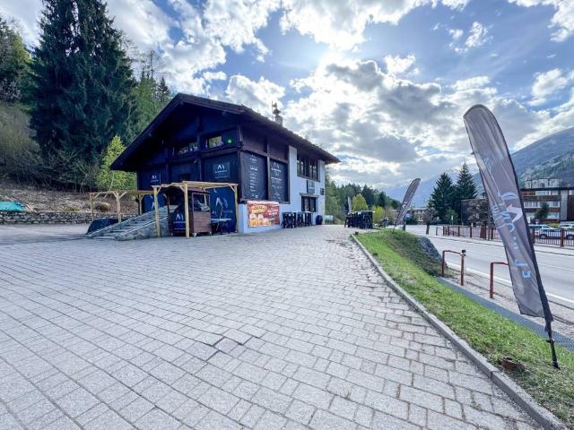 Locale Commerciale in vendita a Comunità della Valle di Sole, Commezzadura