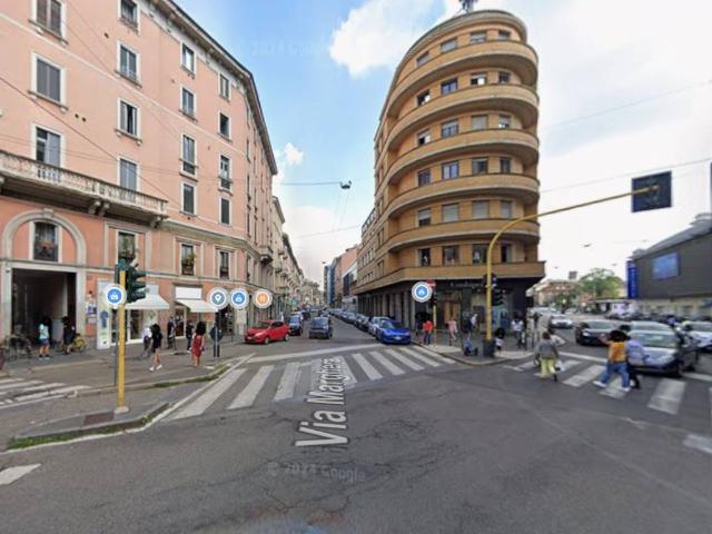 Locale Commerciale in vendita a Municipio 7, Milano