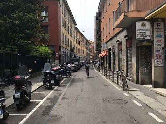 Locale Commerciale in vendita a Municipio 6, Milano